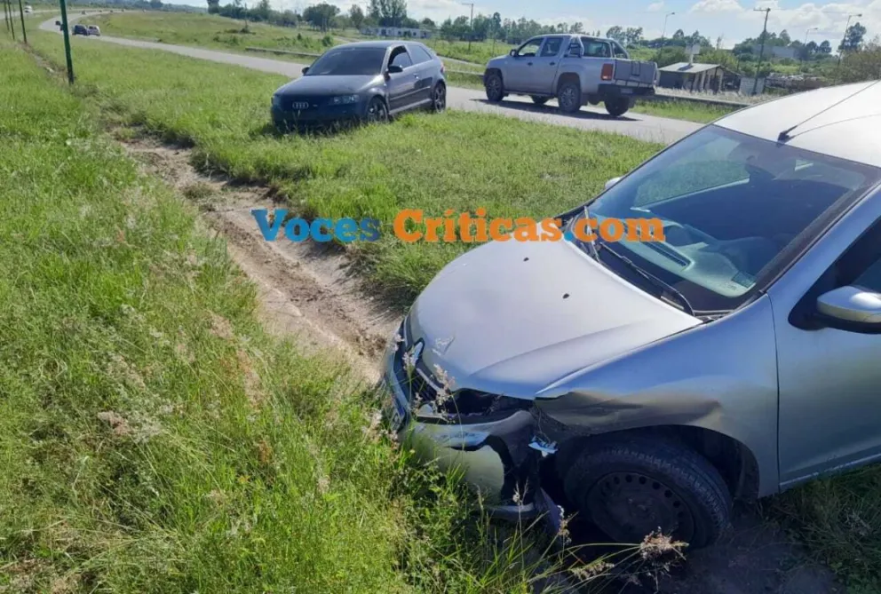 Grave choque en Circunvalación Oeste: los vehículos salieron despedidos del camino