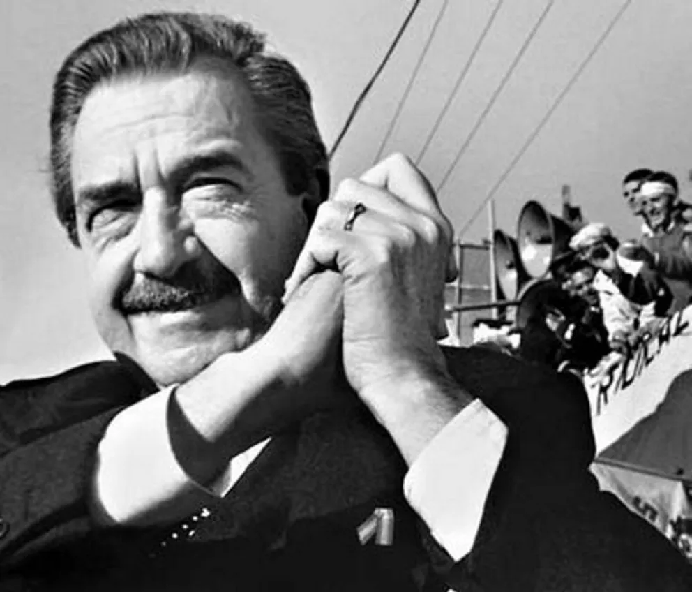 Efemérides 12 de marzo: nace Raúl Alfonsín, el presidente que marcó el retorno a la democracia 