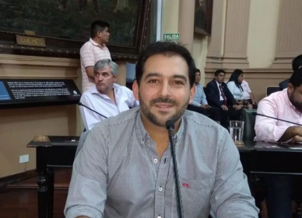 Luis Albeza: "Son cada vez más los vecinos que nos piden ayuda para colectivos, remedios y clubes"