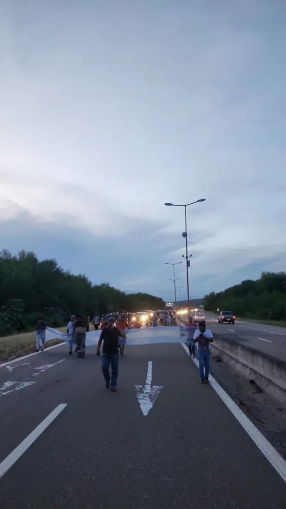 Despidos en ex Tabacal: 40 obreros fueron damnificados y marcharon en señal de reclamo