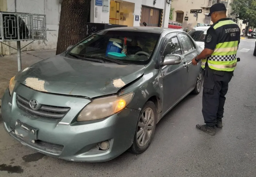 Circulaban en autos con pedido de captura en pleno centro salteño