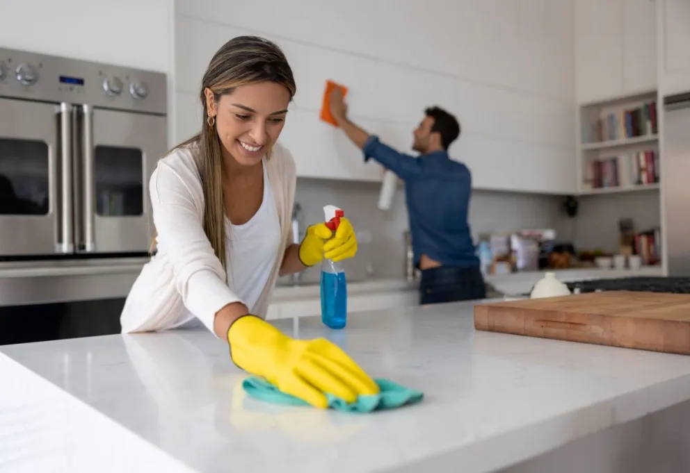 Este es el truco definitivo para eliminar la grasa acumulada en los muebles de la cocina: no te lo podés perder 