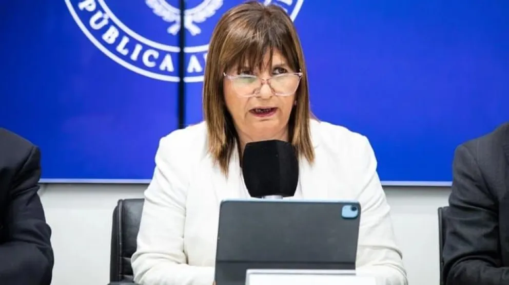 Patricia Bullrich presentó un protocolo que habilita a las fuerzas federales a utilizar armas de fuego