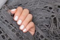 Tres diseños de nail art en color blanco para resaltar tu elegancia: ideales para hacer en casa 