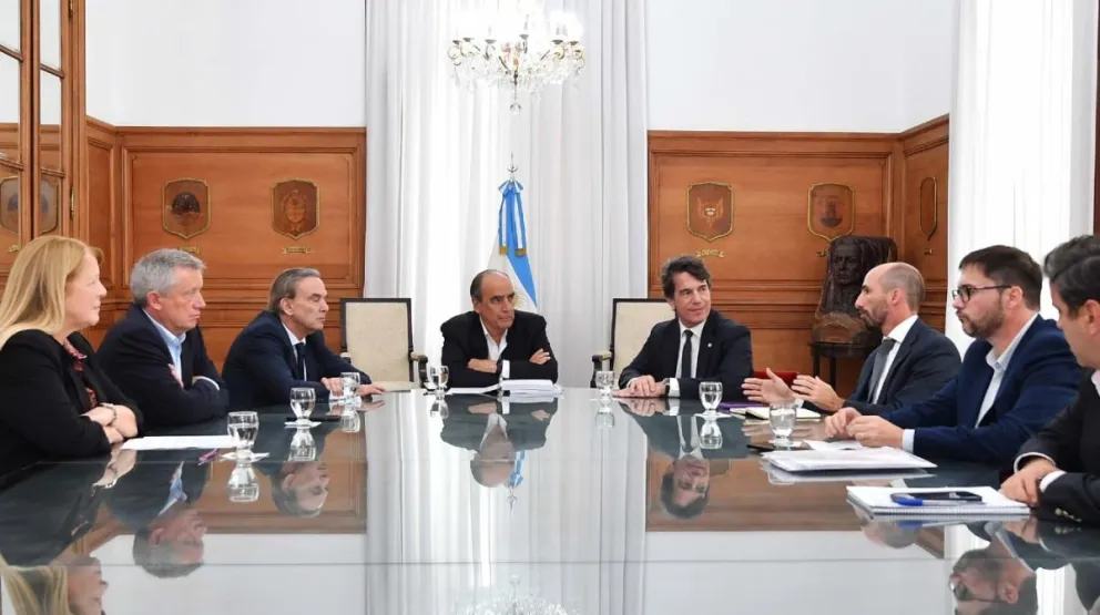 El Gobierno nacional comenzó a negociar con diputados para avanzar con la Ley Ómnibus