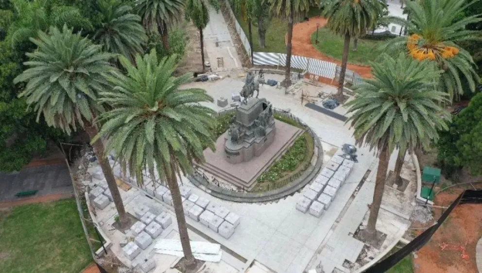 La Municipalidad intimó a Norte Áridos por dejar inconclusa la obra de la Plaza 9 de Julio de la gestión de Bettina Romero 