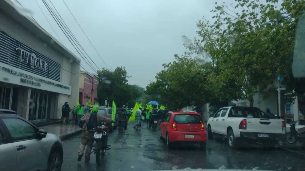 Denuncian que obligaron a obreros de UOCRA Salta a marchar para no perder sus trabajos