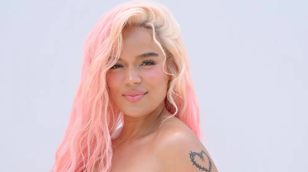 Karol G demuestra que lo de ella es puro tamaño con este bikinazo
