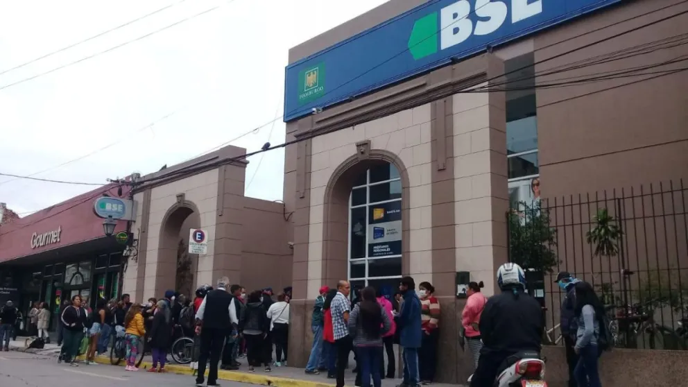 Imputaron al Banco Santiago del Estero por "trato indigno" a sus clientes