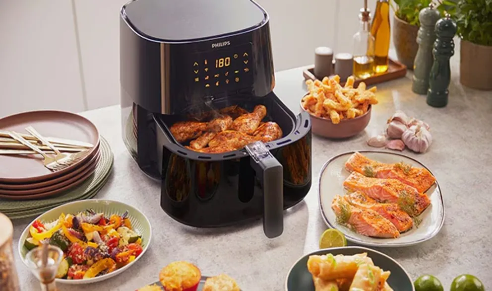 La efectiva manera de limpiar tu Air Fryer sin riesgo de dañarla: un secreto que te hará la vida más fácil