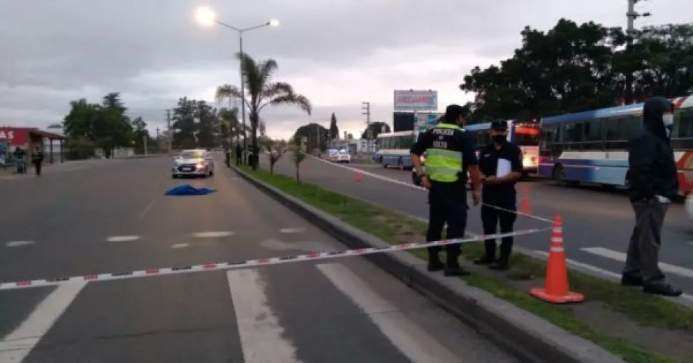 Fuerte accidente en zona sur: un colectivo de SAETA embistió contra un automóvil