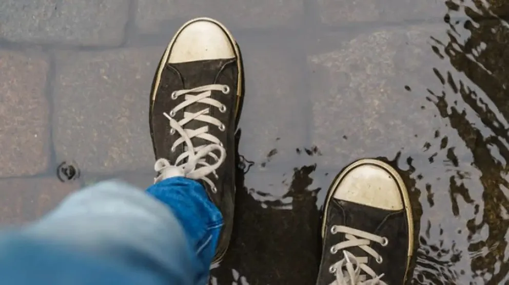 truco-zapatillas a salvo de la lluvia