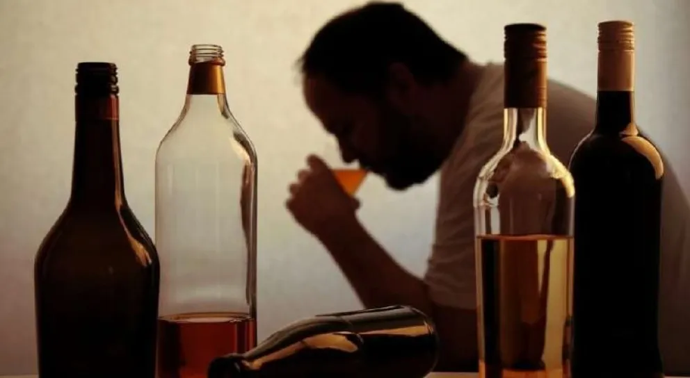 En plena calle: tres salteños alcoholizados agredieron físicamente a un policía 
