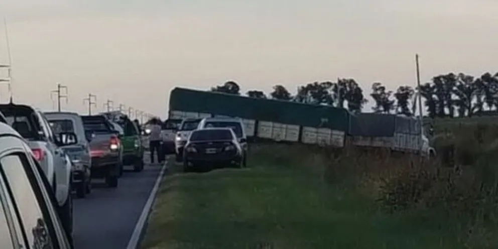 Grave choque en cadena: un reconocido gremialista salteño fue embestido en la ruta