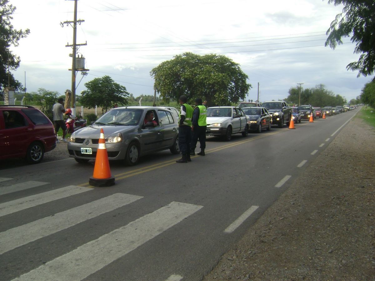 Operativo de seguridad en la ciudad: la Policía de Salta secuestró mercadería ilegal dentro de vehículos particulares