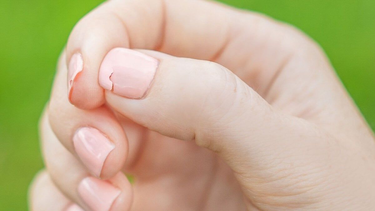 Fortalece tus uñas blandas en 25 minutos con solo 3 ingredientes