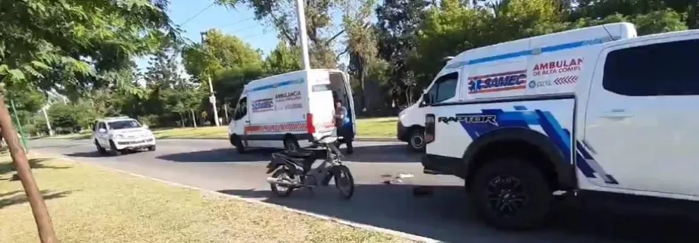 Brutal accidente en Avenida Arenales: circulaban en moto y sin casco