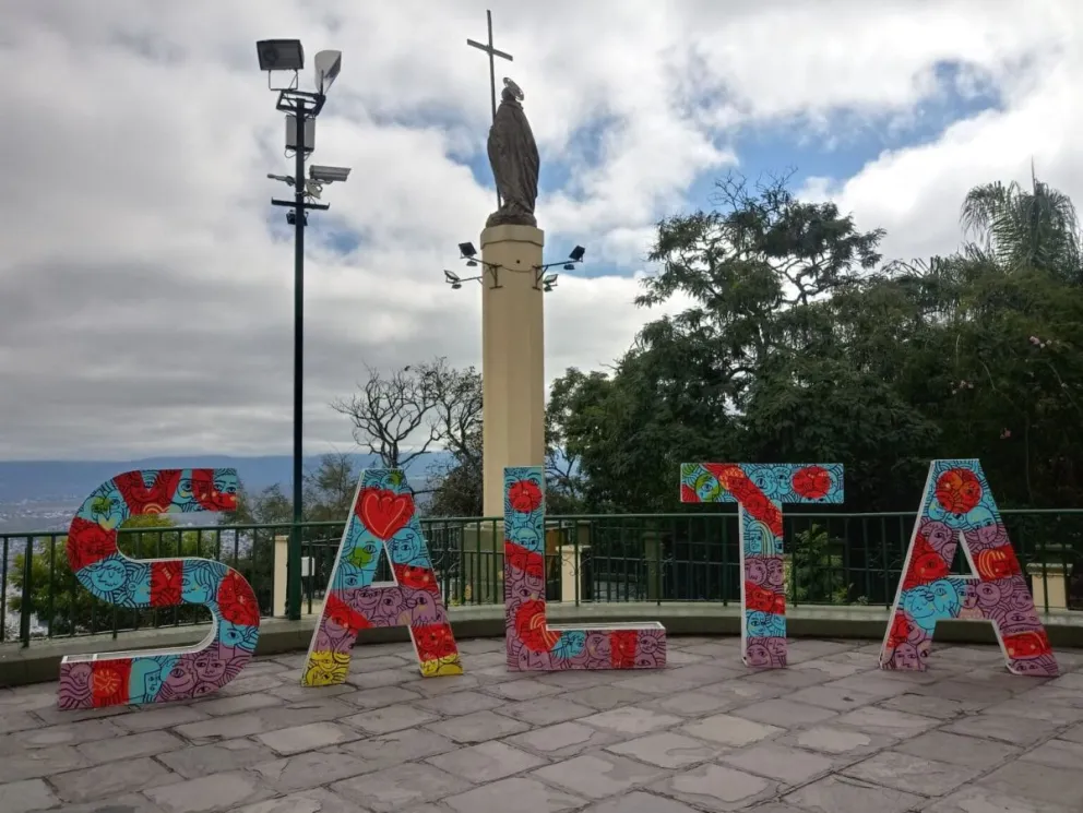 Un famoso cantante popular visitó Salta y sus fanáticos quedaron impactados