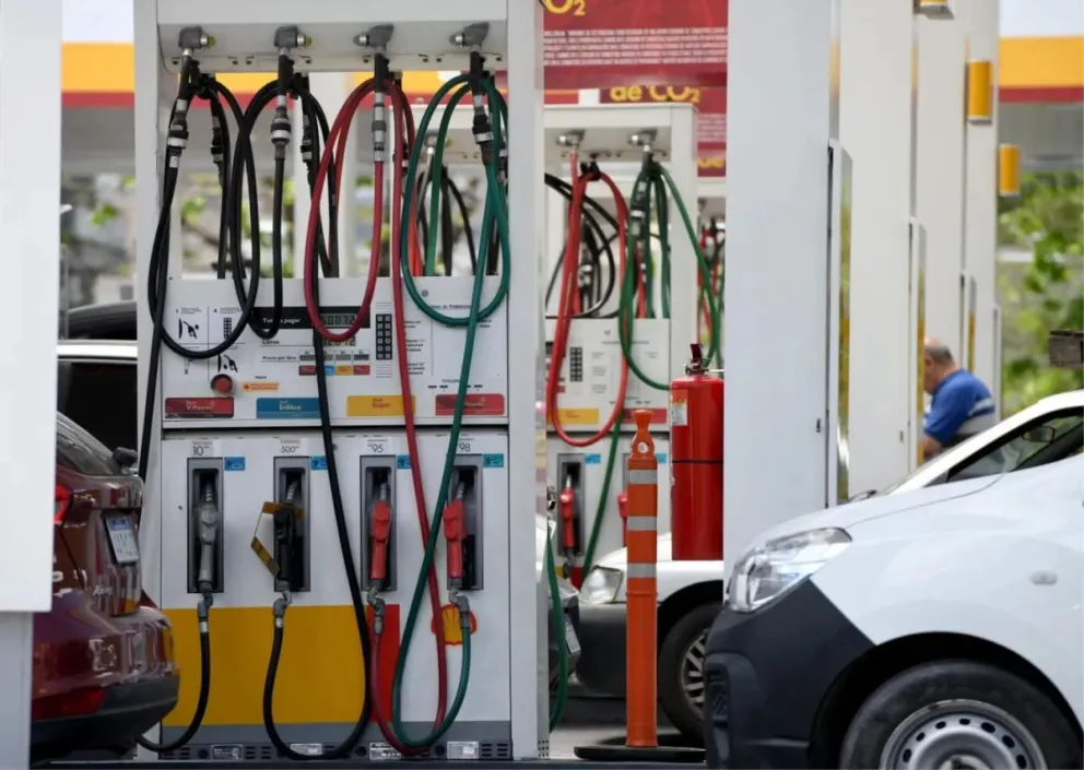 Petroleros amenazan con un paro nacional de tiempo indeterminado: podría quedarse sin nafta el país