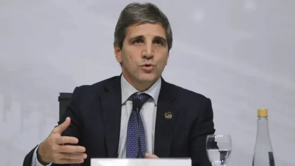 Luis Caputo celebró la reducción de precios de un fabricante y llamó a otras empresas a seguir su ejemplo