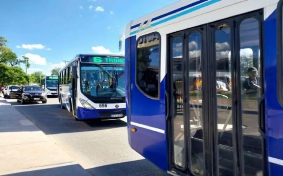 A contrarreloj, el Gobierno negocia con UTA para evitar el paro de transportes