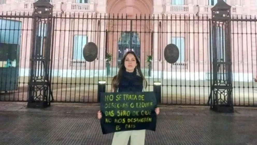 La exmilitante de Javier Milei convocó a protestar frente a Casa Rosada: "El que quiera sumarse es bienvenido"