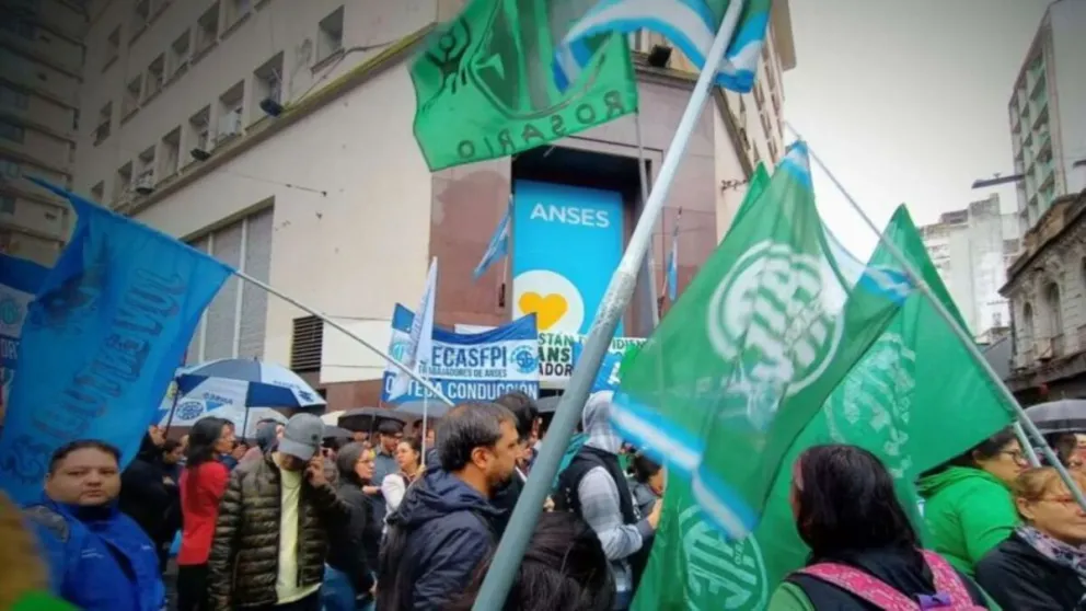 Paro de ATE: ingresos masivos a oficinas públicas y movilización por los 11 mil despidos
