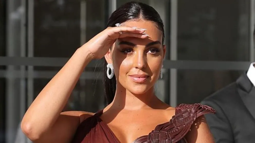 Georgina Rodríguez impactó con vestido de efecto tipazo y abertura en el centro