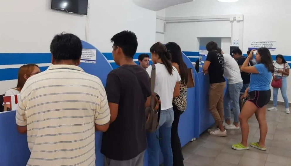 Pese a la ola de reclamos, casi el 50% de los alumnos de la UNSa no fueron a renovar el Pase Libre