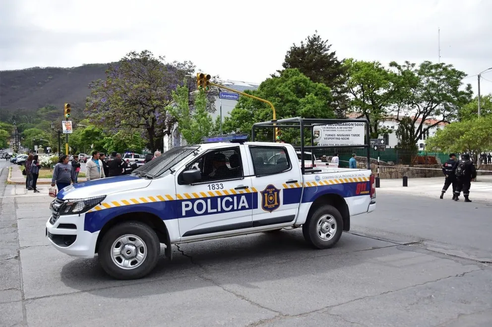 Joven fuera de control: desobedeció la orden de restricción y atacó a su madre