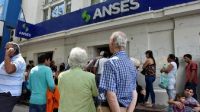 Anuncios para jubilados de ANSES: cuándo cobrarán la segunda cuota de sus haberes y el bono de $70.000