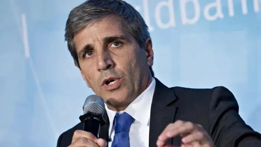 Ante la amenaza de paro, Luis Caputo le contestó a Pablo Moyano: “no vamos a homologar las paritarias”