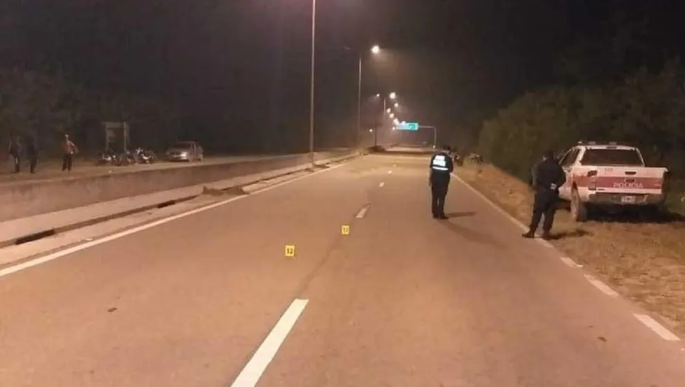 Violento accidente en zona sur: un automóvil terminó dado vuelta