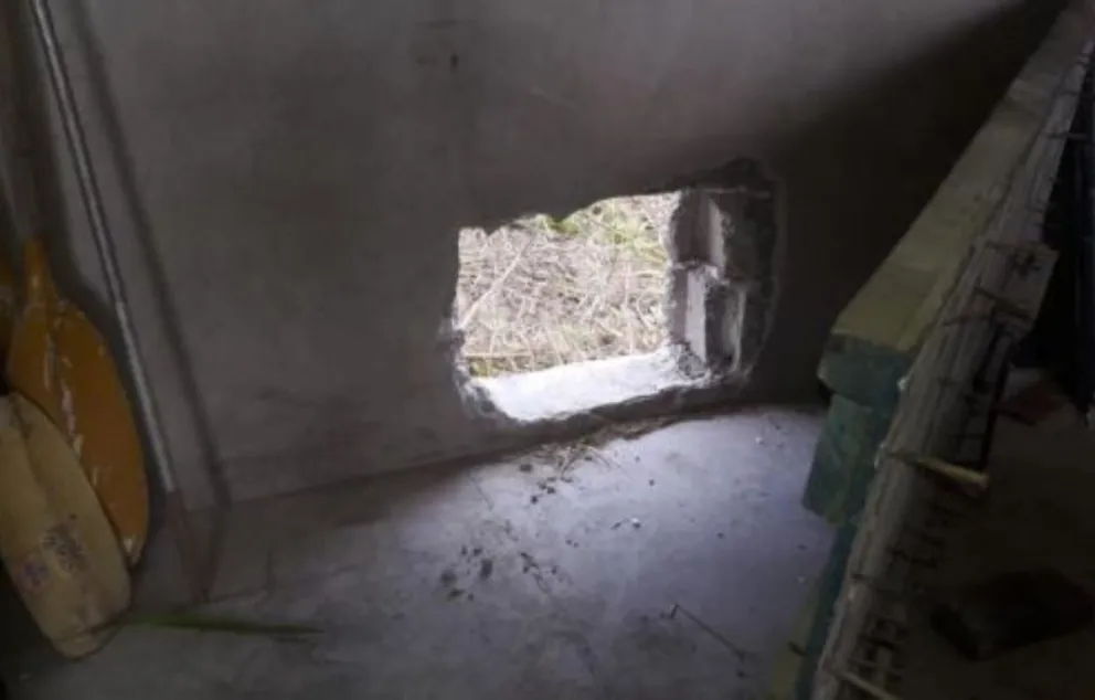 Insólito: delincuentes hicieron un boquete en un corralón y se robaron un dineral 