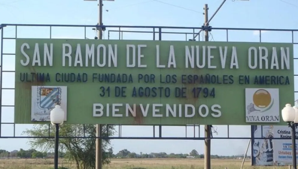 Una niña de 3 años deambulaba perdida en la playa de camiones de Orán: qué le pasó