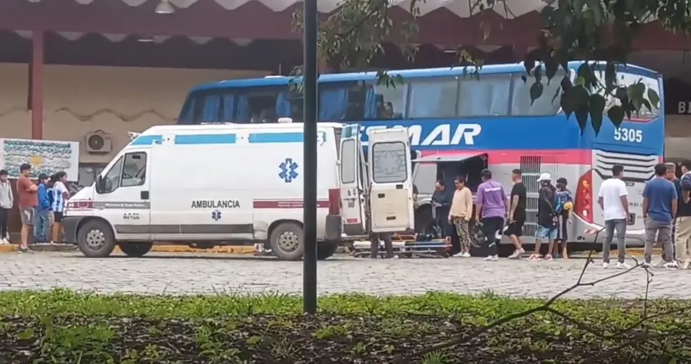 Gravísimo: explotó en Salta un colectivo de larga distancia y hay heridos