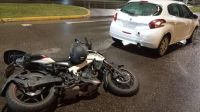 Terrible accidente en Avenida Arenales: un motociclista debió ser trasladado al hospital