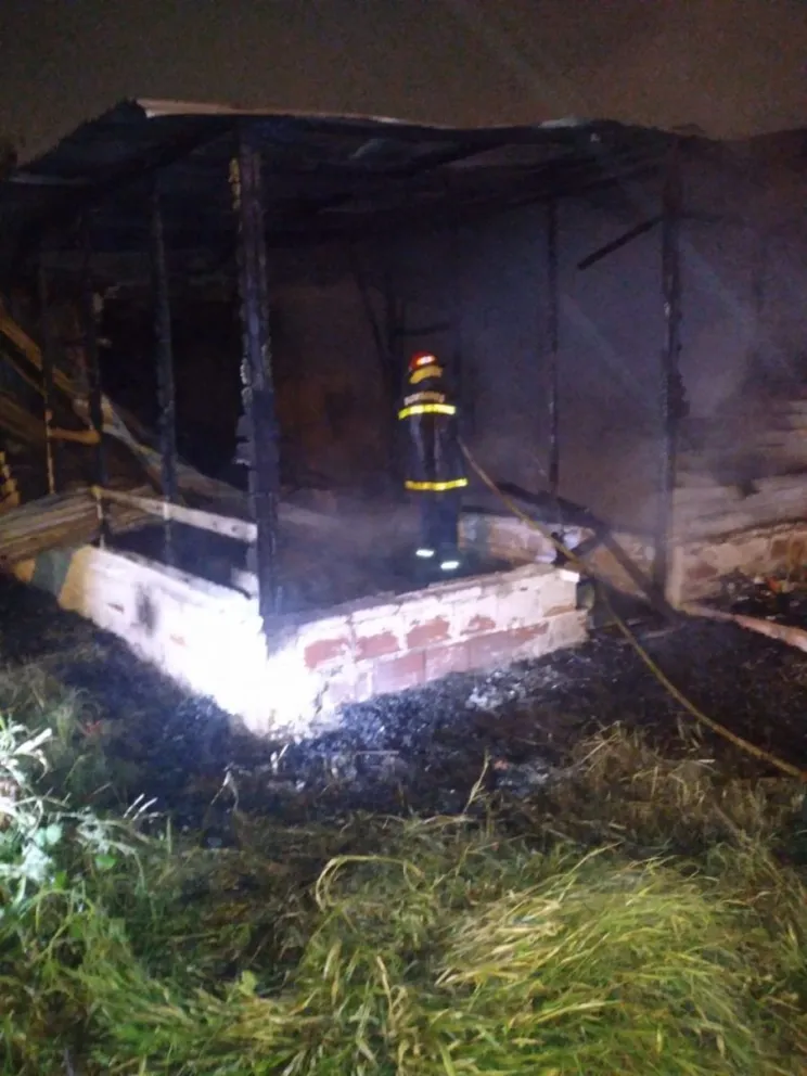 Terrible incendio en San Luis: una vivienda sufrió daños en casi el 100% de su estructura