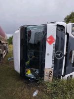 Accidente Vial: un camión de AXION volcó en una ruta salteña por intentar esquivar un animal