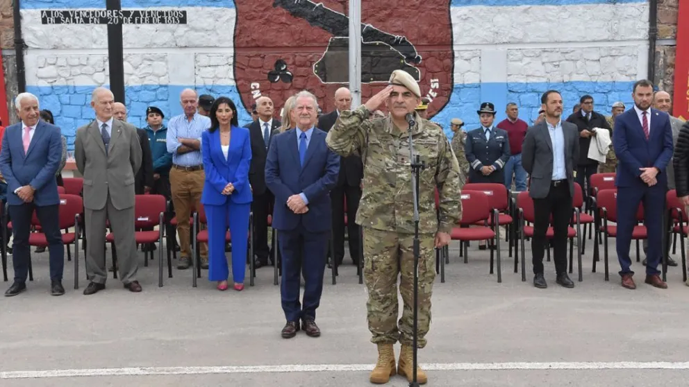 Acto despedida del coronel mayor de la V Brigada de Montaña, quien asumirá en la Casa Militar