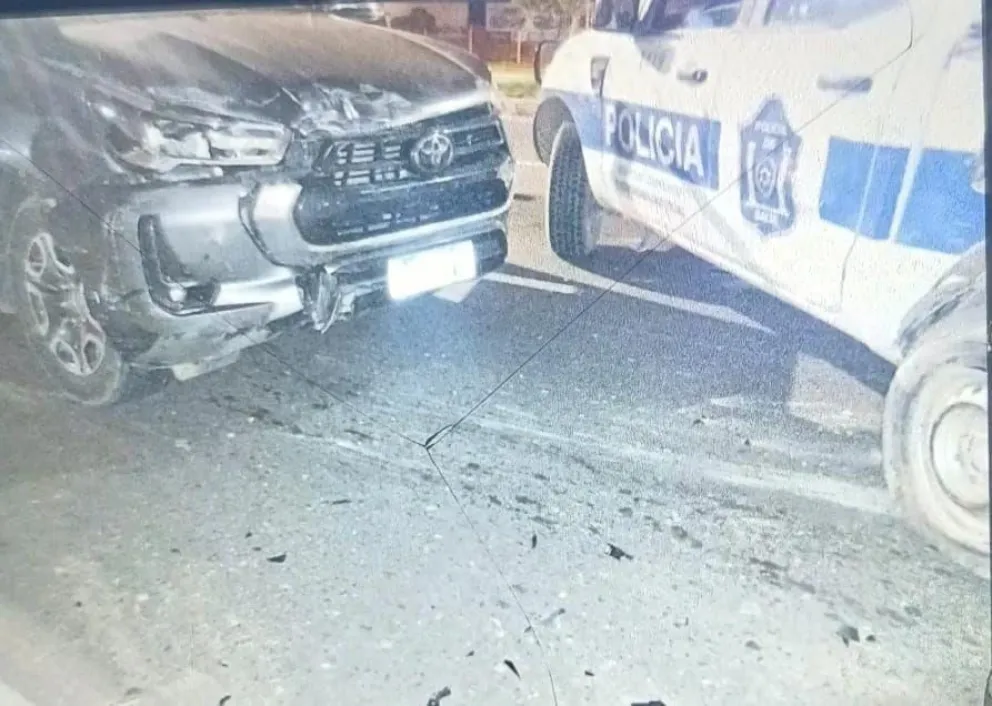 No aprendemos más: intentó evadir un control del alcoholemia en Av. Paraguay y chocó contra una patrulla