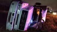 Terrible accidente en Ruta Nacional 50: un camión volcó y terminó sobre la banquina