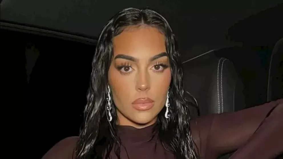 Georgina Rodriguez volvió a posar y mostró el bikini ultracavado que es furor para el calor
