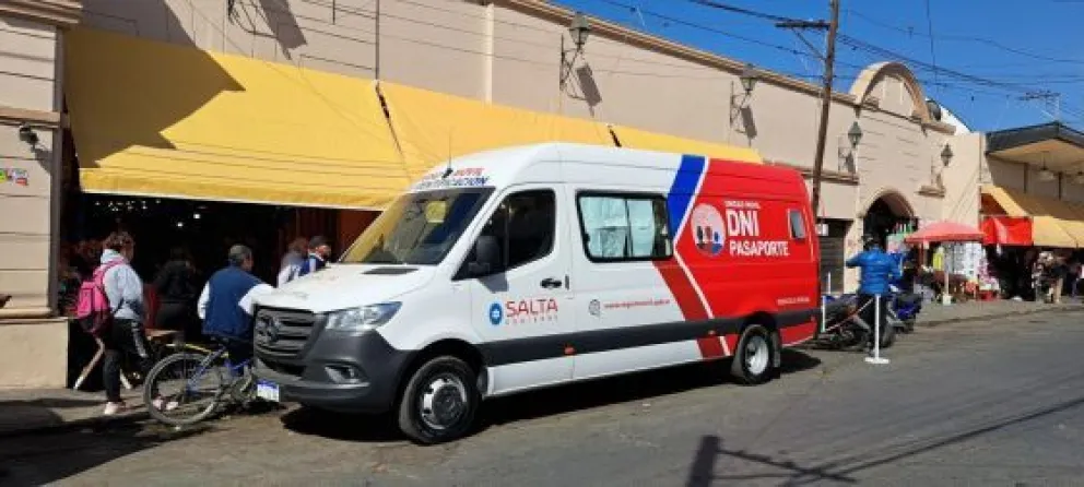 El móvil del Registro Civil llegó al Mercado San Miguel: estos son los trámites que se pueden realizar