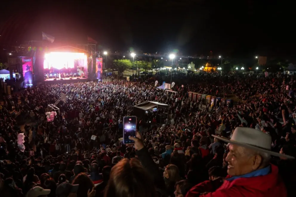 Multitudinario festejo por el 442 aniversario de la fundación de la ciudad de Salta