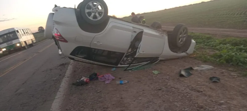 Terrible accidente en Embarcación: volcó una camioneta en la que viajaba un grupo de docentes