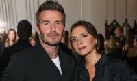 Victoria Beckham sorprendió al salir de su fiesta de cumpleaños a hombros de su esposo