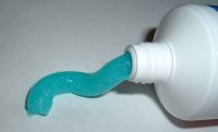 ANMAT prohibió la venta de un dentífrico y exigió que se lo retire del mercado