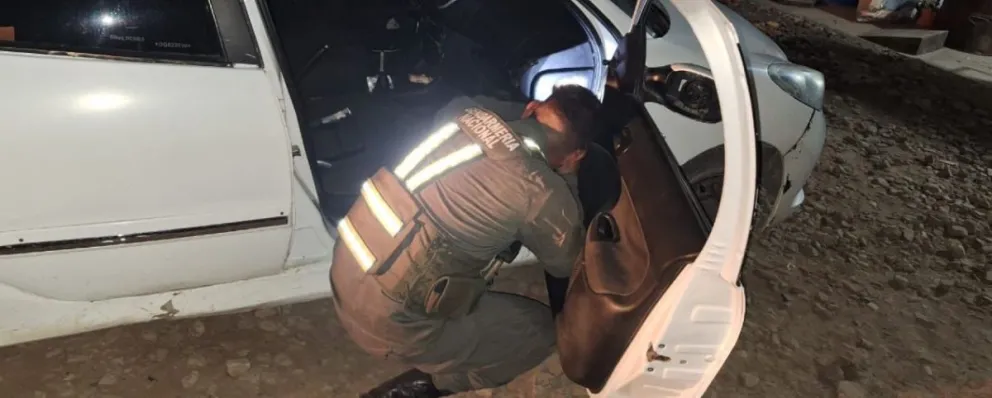 Viajaba de Orán a Tucumán con 11 kilos de droga ocultos en el torpedo y en las puertas de su auto