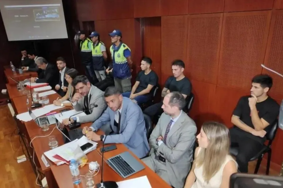 Rescindieron los contratos de tres de los jugadores de Vélez denunciados por abuso